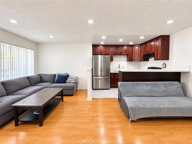 801 E Chestnut Street 2, Glendale, CA 91205