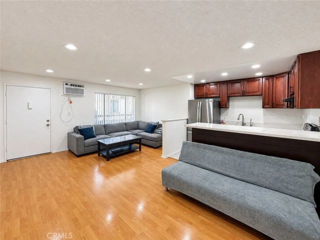 801 E Chestnut Street 2, Glendale, CA 91205