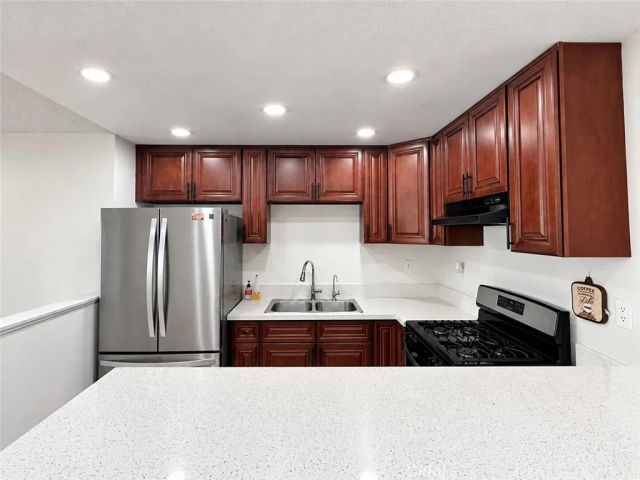 801 E Chestnut Street 2, Glendale, CA 91205