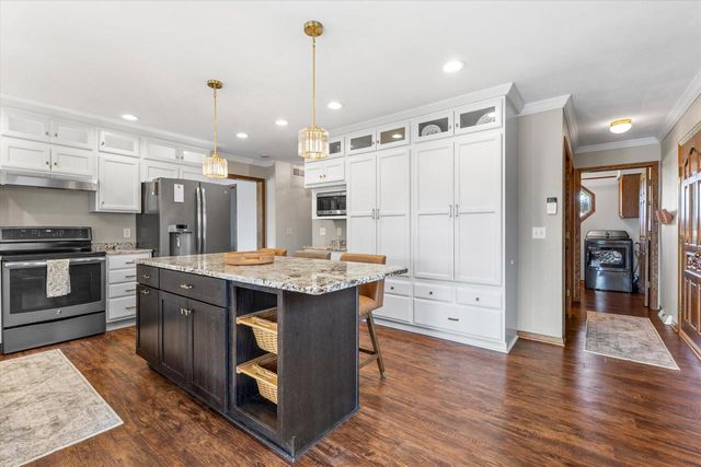 26041 Deer Ridge TRAIL, Waterford, WI 53185