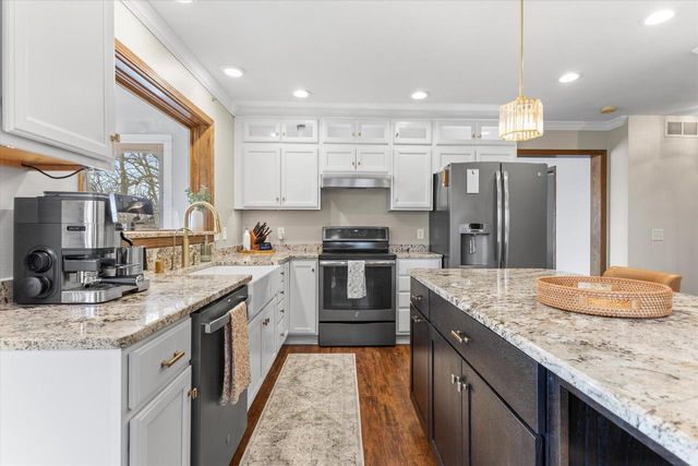 26041 Deer Ridge TRAIL, Waterford, WI 53185