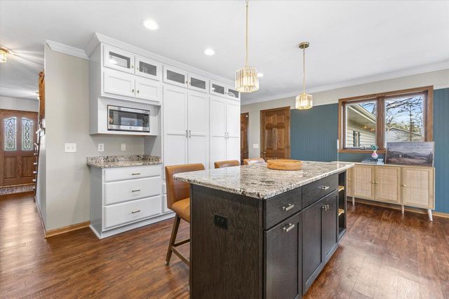 26041 Deer Ridge TRAIL, Waterford, WI 53185