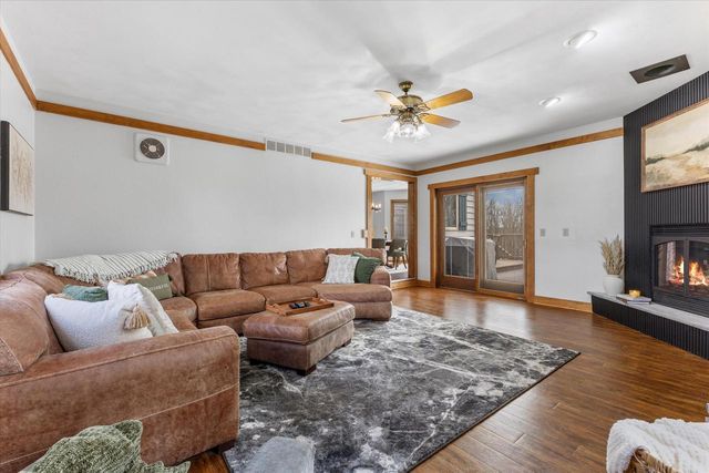 26041 Deer Ridge TRAIL, Waterford, WI 53185