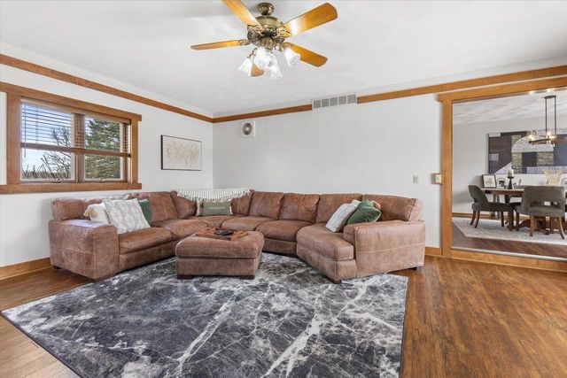 26041 Deer Ridge TRAIL, Waterford, WI 53185