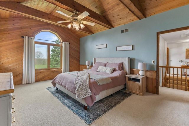26041 Deer Ridge TRAIL, Waterford, WI 53185