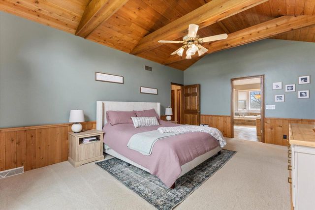 26041 Deer Ridge TRAIL, Waterford, WI 53185