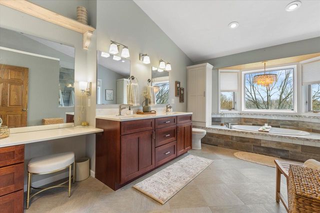 26041 Deer Ridge TRAIL, Waterford, WI 53185