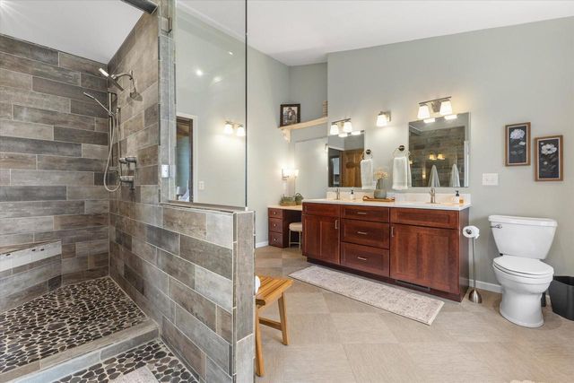 26041 Deer Ridge TRAIL, Waterford, WI 53185