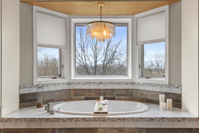 26041 Deer Ridge TRAIL, Waterford, WI 53185