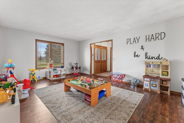 26041 Deer Ridge TRAIL, Waterford, WI 53185