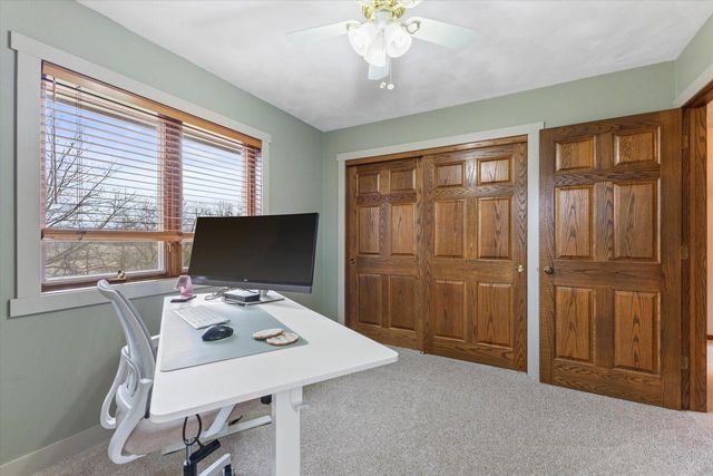 26041 Deer Ridge TRAIL, Waterford, WI 53185