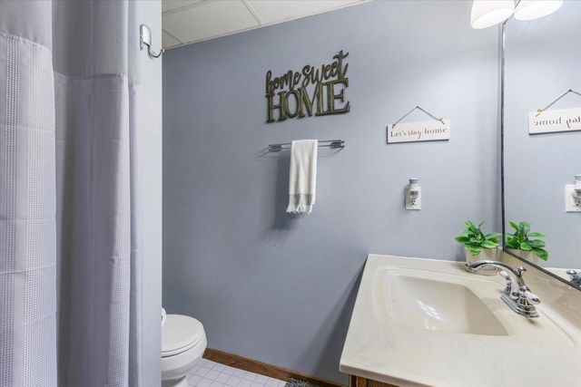 26041 Deer Ridge TRAIL, Waterford, WI 53185