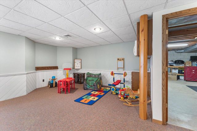26041 Deer Ridge TRAIL, Waterford, WI 53185