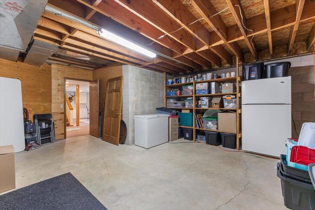 26041 Deer Ridge TRAIL, Waterford, WI 53185