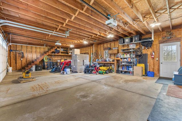 26041 Deer Ridge TRAIL, Waterford, WI 53185