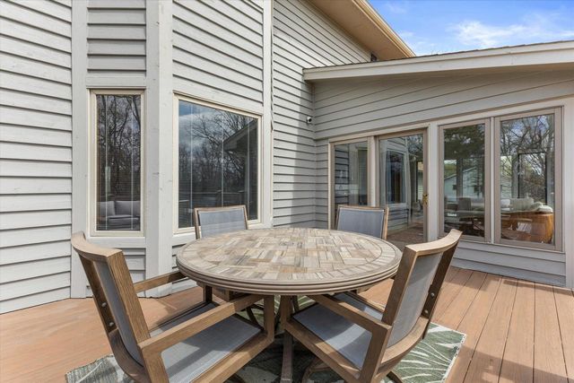 26041 Deer Ridge TRAIL, Waterford, WI 53185
