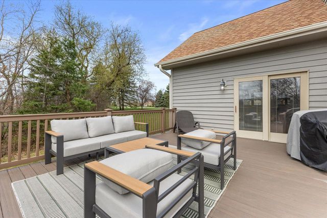 26041 Deer Ridge TRAIL, Waterford, WI 53185