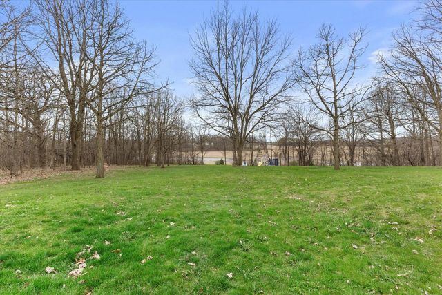 26041 Deer Ridge TRAIL, Waterford, WI 53185
