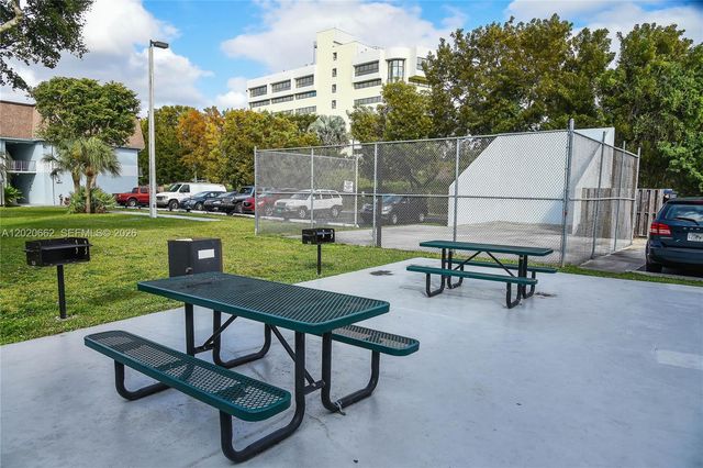 9611 SW 77th Ave 206A, Miami, FL 33156