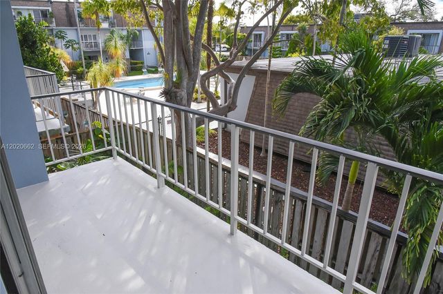 9611 SW 77th Ave 206A, Miami, FL 33156