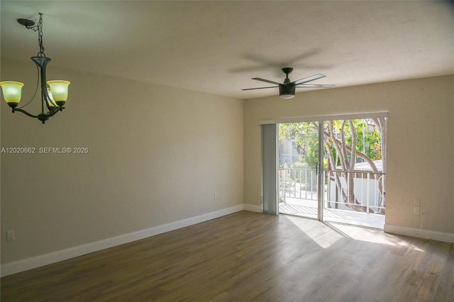 9611 SW 77th Ave 206A, Miami, FL 33156