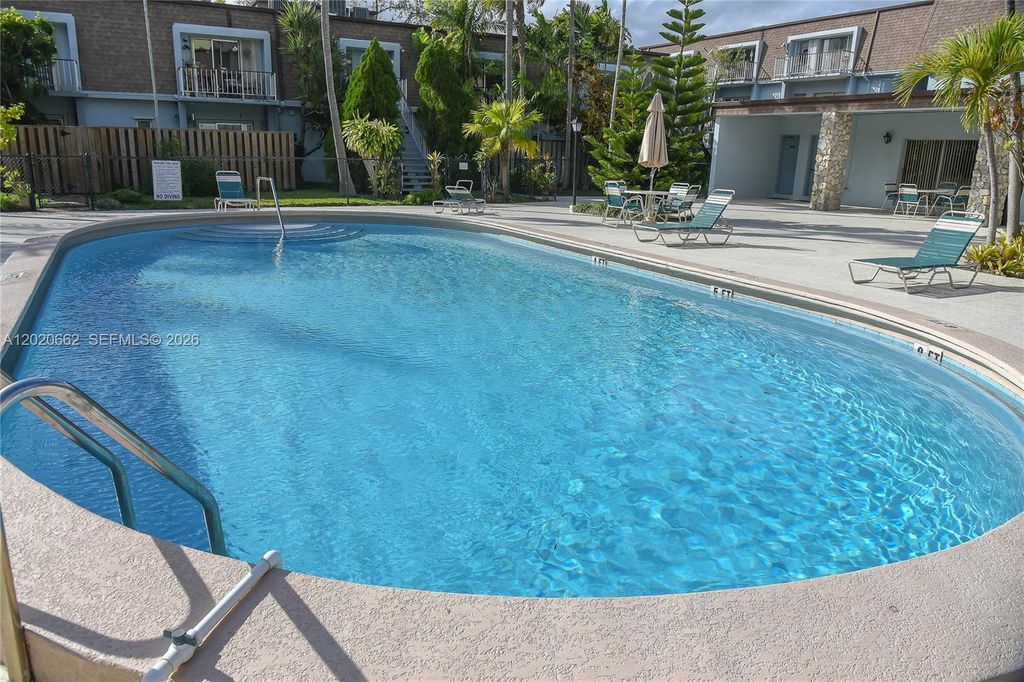 9611 SW 77th Ave 206A, Miami, FL 33156