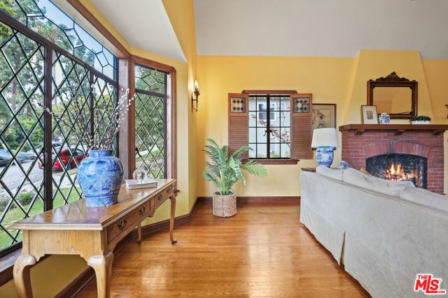 1242 N Isabel Street, Glendale, CA 91207