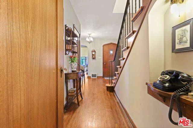 1242 N Isabel Street, Glendale, CA 91207