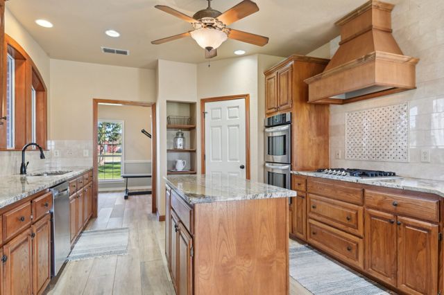 9773 Sunset Drive, Lavon, TX 75166