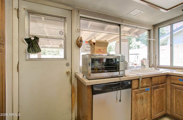7130 N 23RD Avenue, Phoenix, AZ 85021