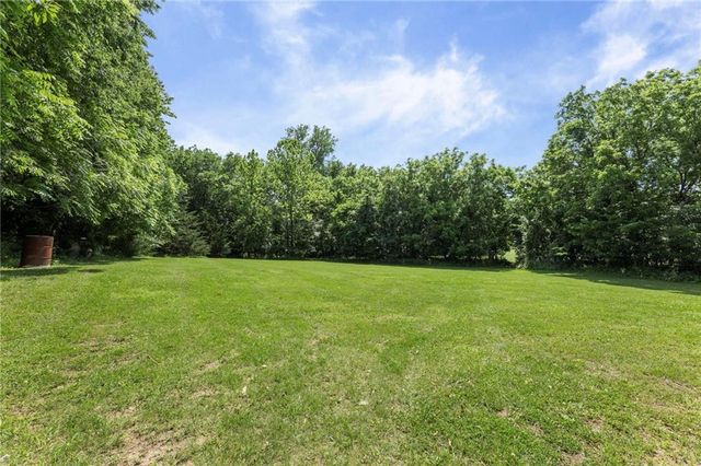 2925 Lowman Road, Smithville, MO 64089