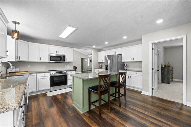 2925 Lowman Road, Smithville, MO 64089