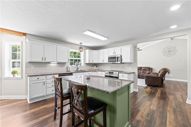 2925 Lowman Road, Smithville, MO 64089