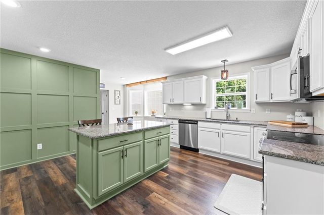 2925 Lowman Road, Smithville, MO 64089