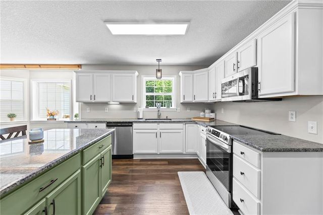 2925 Lowman Road, Smithville, MO 64089