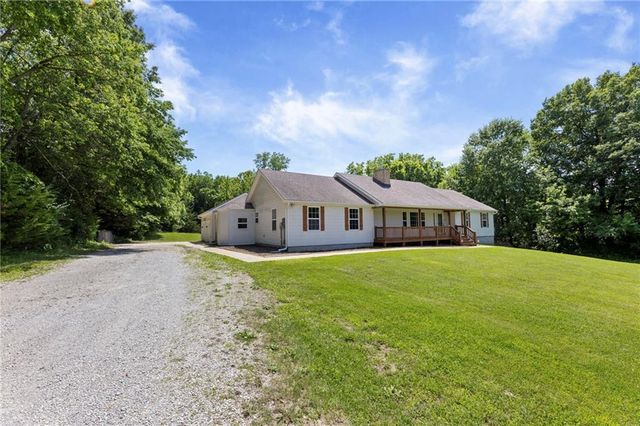 2925 Lowman Road, Smithville, MO 64089