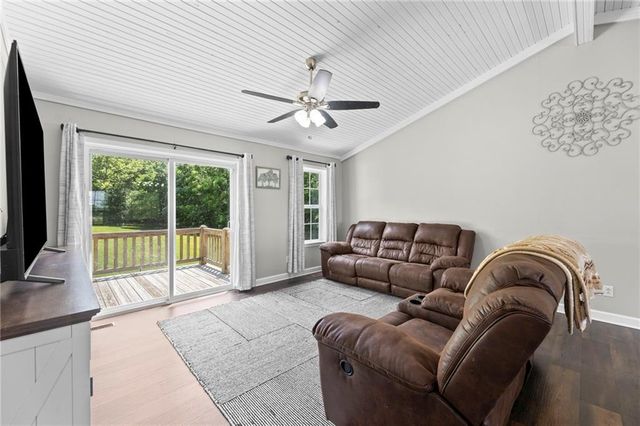 2925 Lowman Road, Smithville, MO 64089