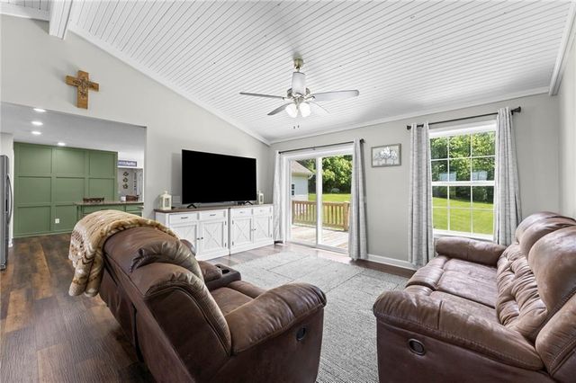 2925 Lowman Road, Smithville, MO 64089
