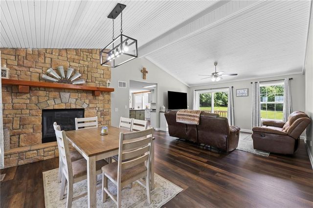 2925 Lowman Road, Smithville, MO 64089