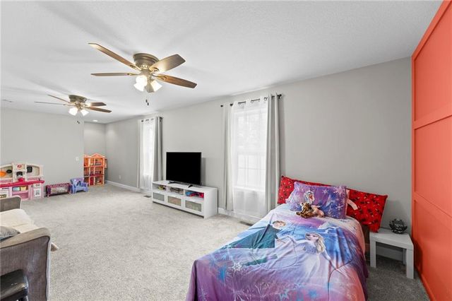 2925 Lowman Road, Smithville, MO 64089