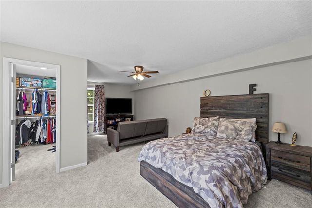 2925 Lowman Road, Smithville, MO 64089