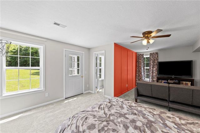 2925 Lowman Road, Smithville, MO 64089