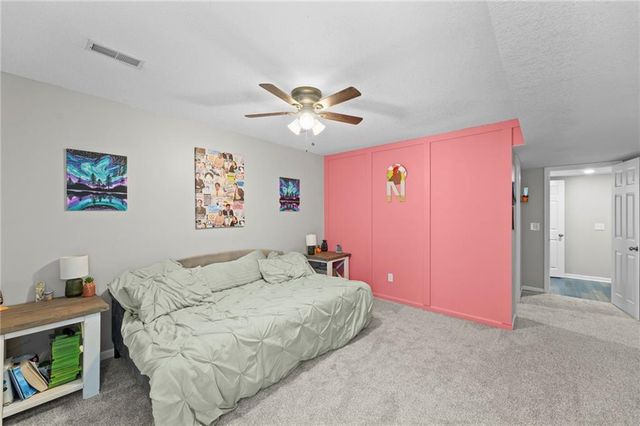 2925 Lowman Road, Smithville, MO 64089