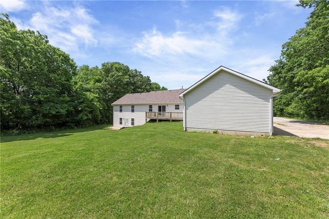 2925 Lowman Road, Smithville, MO 64089