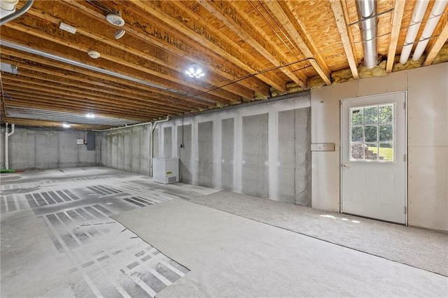 2925 Lowman Road, Smithville, MO 64089