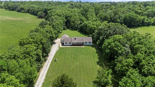 2925 Lowman Road, Smithville, MO 64089