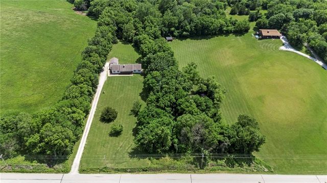 2925 Lowman Road, Smithville, MO 64089