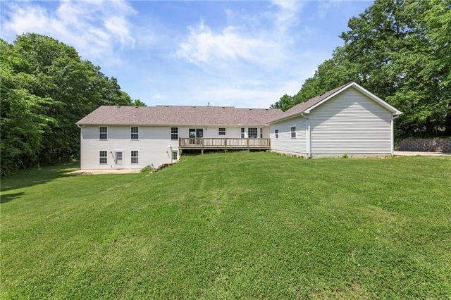 2925 Lowman Road, Smithville, MO 64089