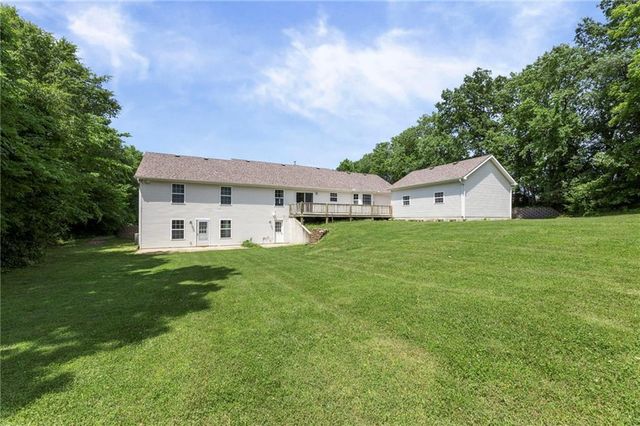 2925 Lowman Road, Smithville, MO 64089