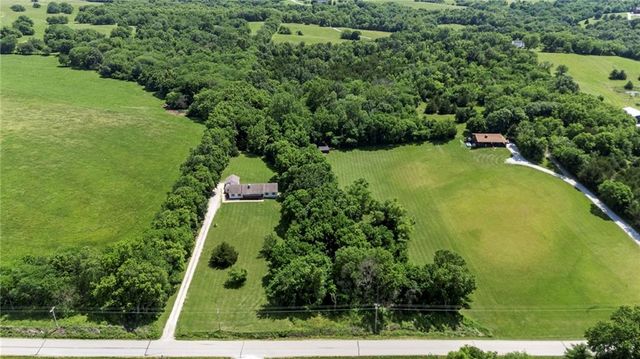 2925 Lowman Road, Smithville, MO 64089